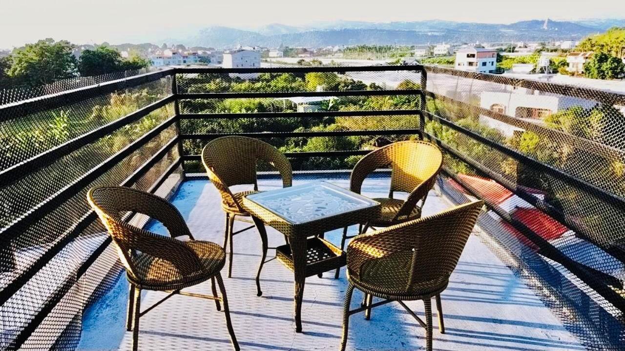 트래블 라이트 호텔 풀리 외부 사진
